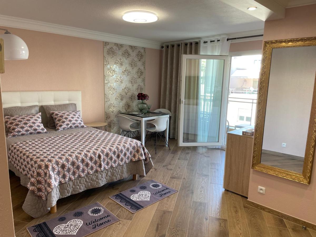 With Swimming Pool 80 Meters Near The Niza